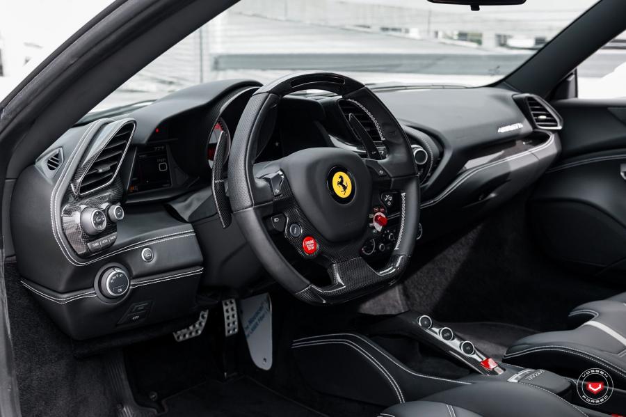 Интерьер Ferrari 488 GTB on Vossen Wheels (S21-01) 2019 года  (фото 24 из 52)